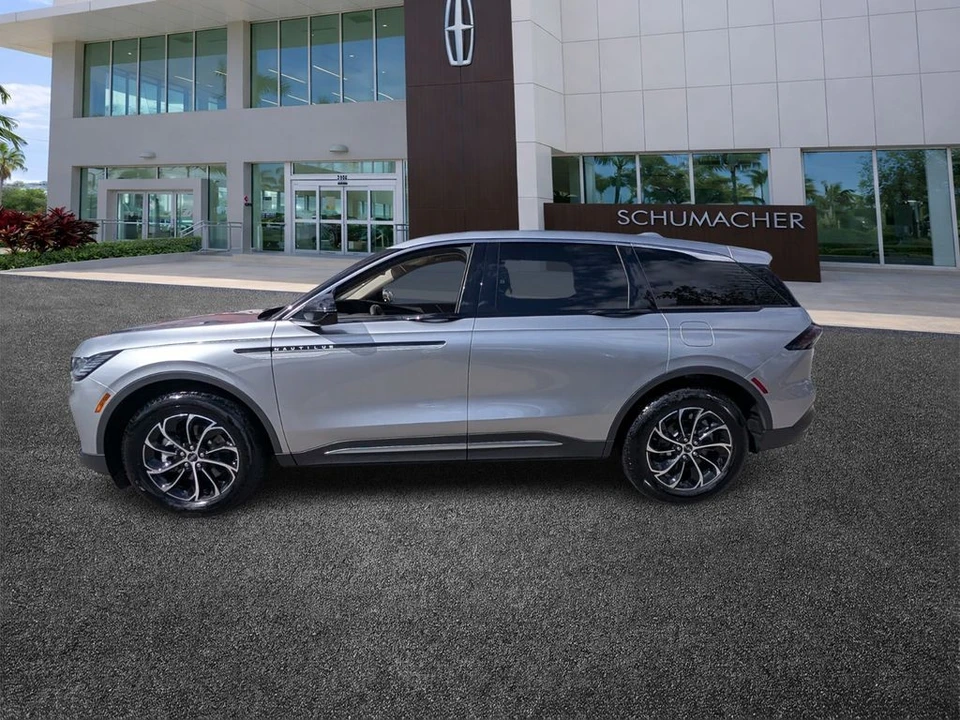 2025 Lincoln Nautilus - Image 4 of 12