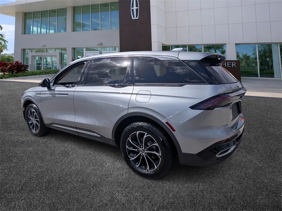 2025 Lincoln Nautilus - Image 5 of 12