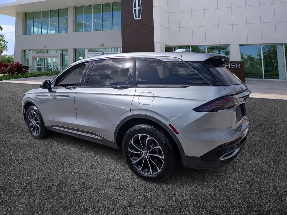 2025 Lincoln Nautilus - Image 5 of 12