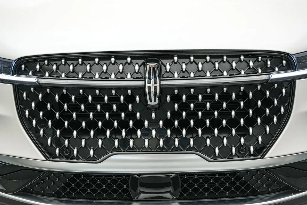 2025 Lincoln Nautilus - Image 12 of 21