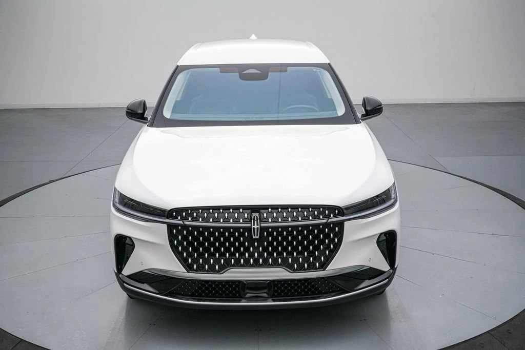 2025 Lincoln Nautilus - Image 10 of 21