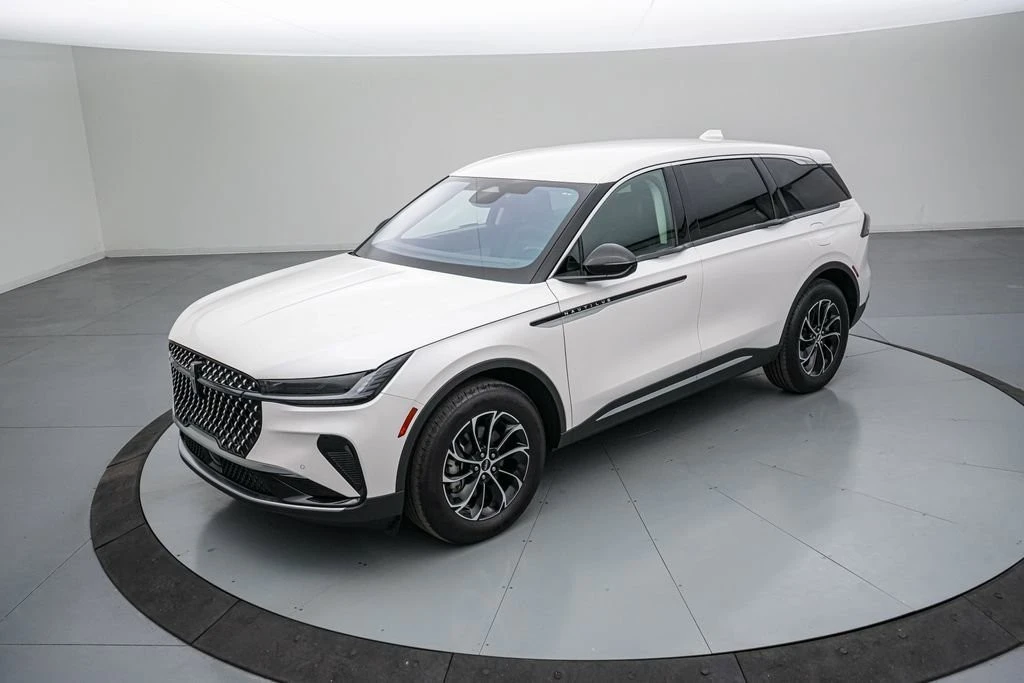 2025 Lincoln Nautilus - Image 9 of 21