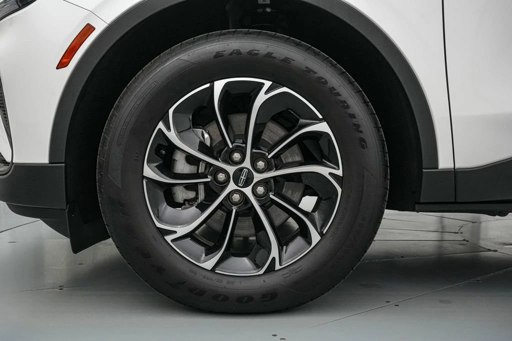 2025 Lincoln Nautilus - Image 11 of 21