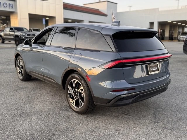 2025 Lincoln Nautilus - Image 10 of 12