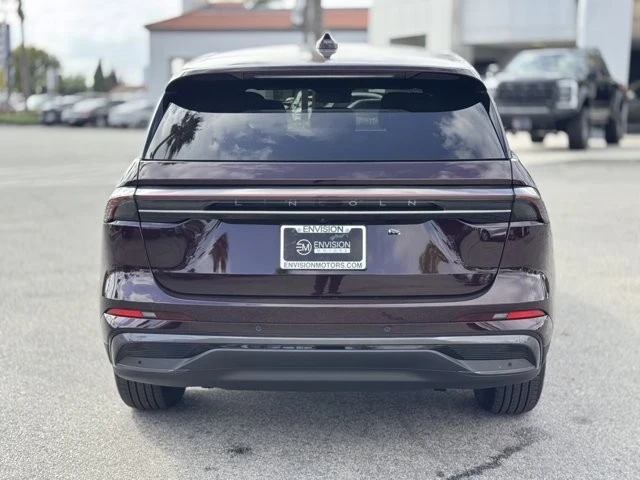 2025 Lincoln Nautilus - Image 11 of 12