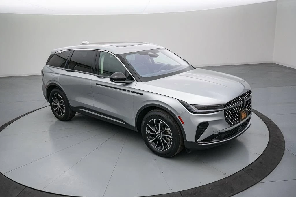 2025 Lincoln Nautilus - Image 2 of 21