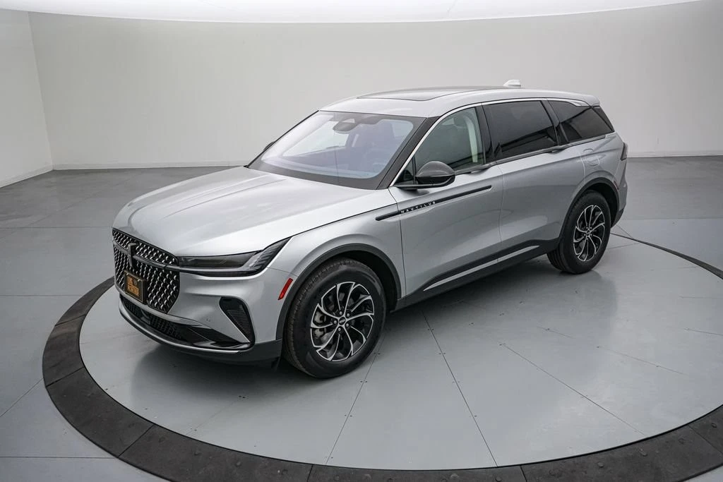 2025 Lincoln Nautilus - Image 9 of 21