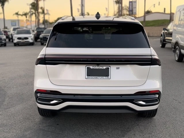 2025 Lincoln Nautilus - Image 11 of 12