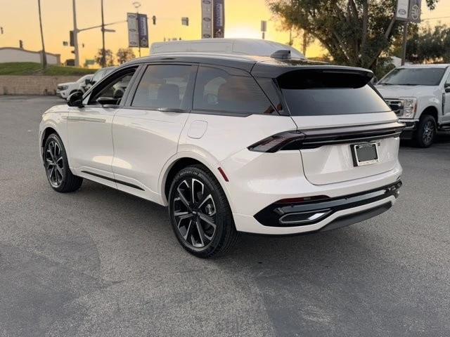 2025 Lincoln Nautilus - Image 10 of 12