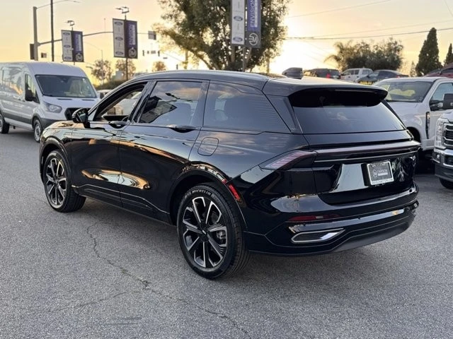 2025 Lincoln Nautilus - Image 10 of 12
