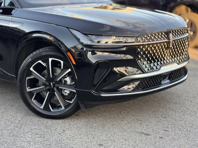 2025 Lincoln Nautilus - Image 3 of 12