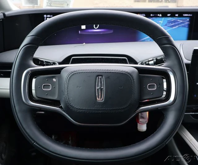 2025 Lincoln Nautilus - Image 6 of 14