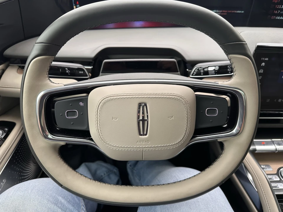 2025 Lincoln Nautilus - Image 20 of 21