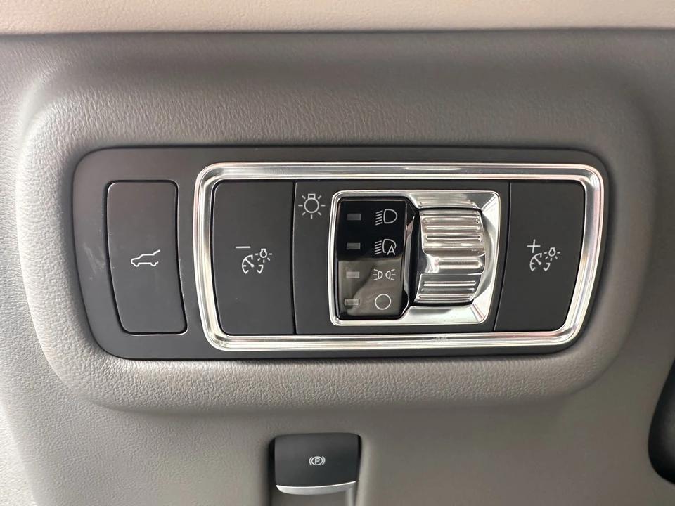 2025 Lincoln Nautilus - Image 19 of 21