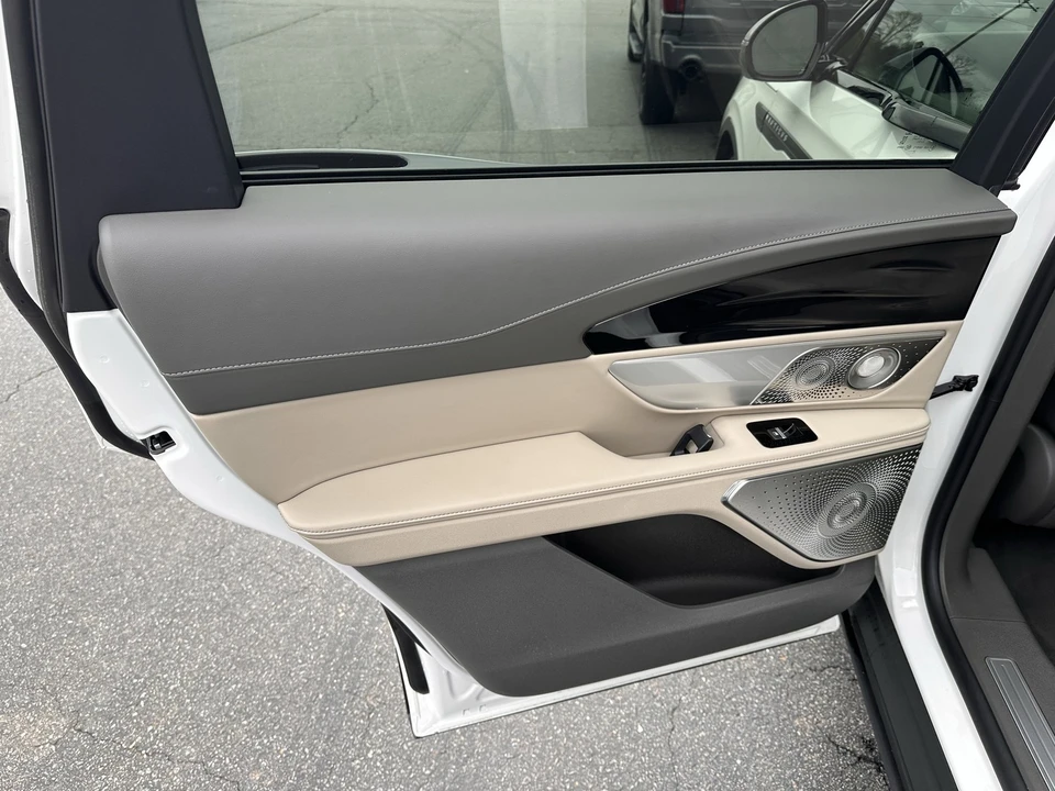 2025 Lincoln Nautilus - Image 11 of 21