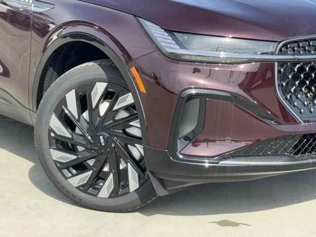 2025 Lincoln Nautilus - Image 4 of 12