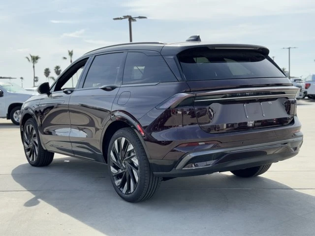 2025 Lincoln Nautilus - Image 9 of 12