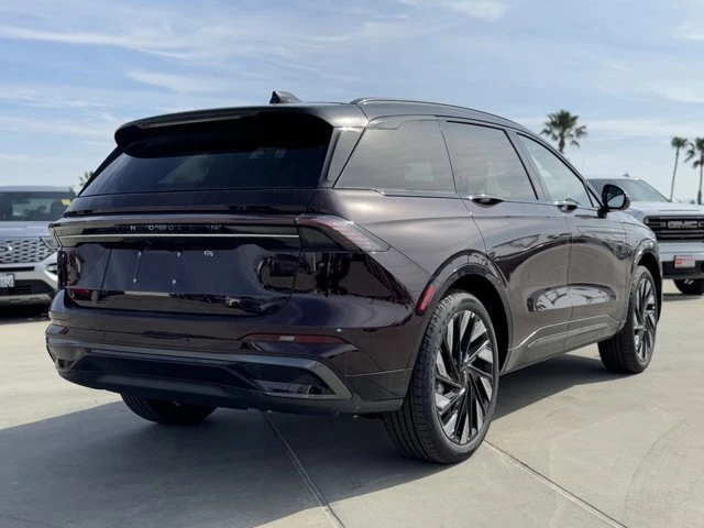 2025 Lincoln Nautilus - Image 11 of 12