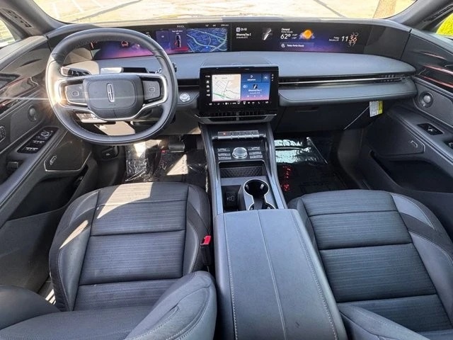 2025 Lincoln Nautilus - Image 28 of 31