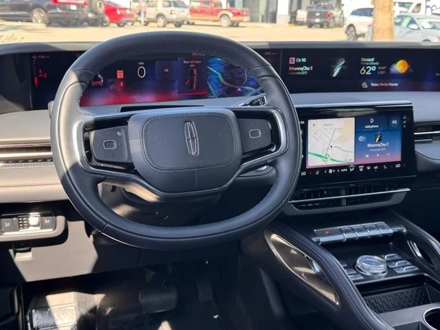 2025 Lincoln Nautilus - Image 29 of 31