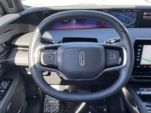 2025 Lincoln Nautilus - Image 23 of 31