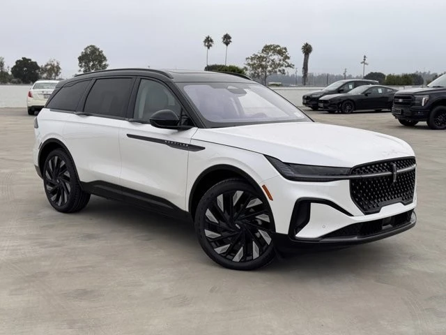 2025 Lincoln Nautilus - Image 2 of 12