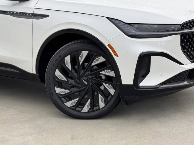 2025 Lincoln Nautilus - Image 4 of 12