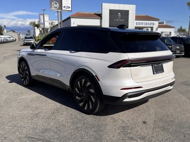 2025 Lincoln Nautilus - Image 10 of 12