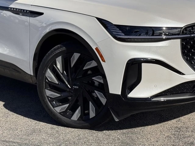 2025 Lincoln Nautilus - Image 4 of 12
