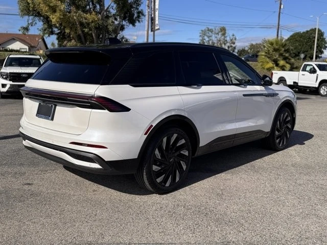 2025 Lincoln Nautilus - Image 12 of 12