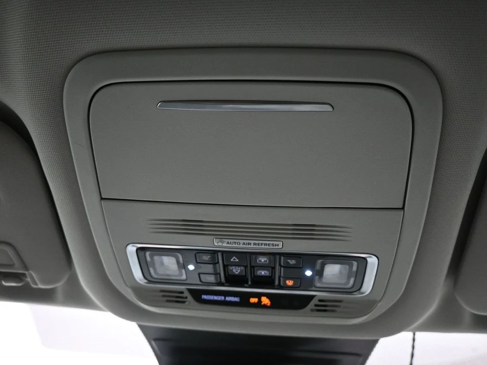 2025 Lincoln Nautilus - Image 20 of 21