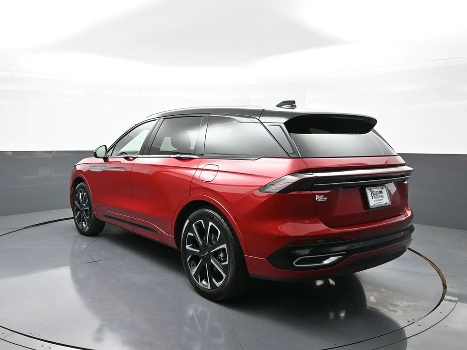 2025 Lincoln Nautilus - Image 8 of 21
