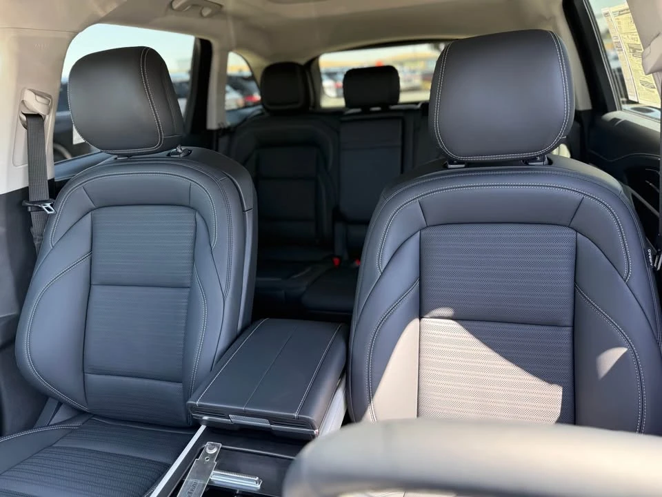 2025 Lincoln Nautilus - Image 4 of 4
