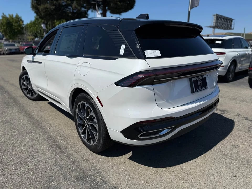 2025 Lincoln Nautilus - Image 2 of 4