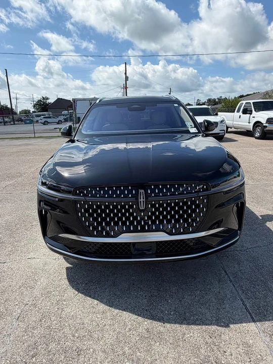 2025 Lincoln Nautilus - Image 4 of 15