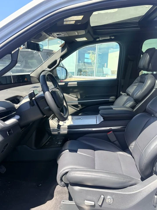 2025 Lincoln Navigator 4th Gen - Image 5 of 10