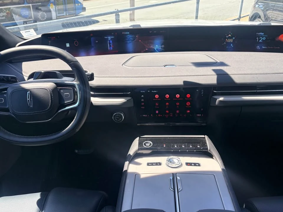 2025 Lincoln Navigator 4th Gen - Image 7 of 10