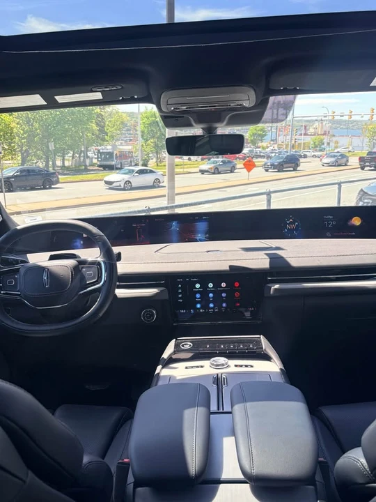 2025 Lincoln Navigator 4th Gen - Image 6 of 10