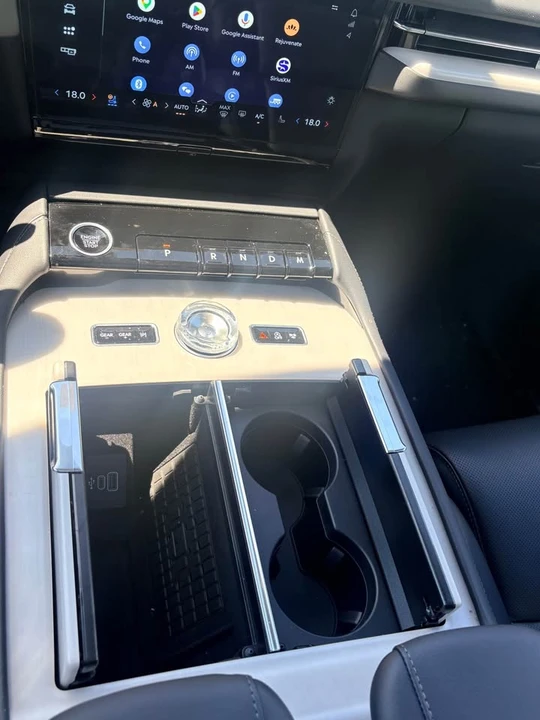 2025 Lincoln Navigator 4th Gen - Image 10 of 10