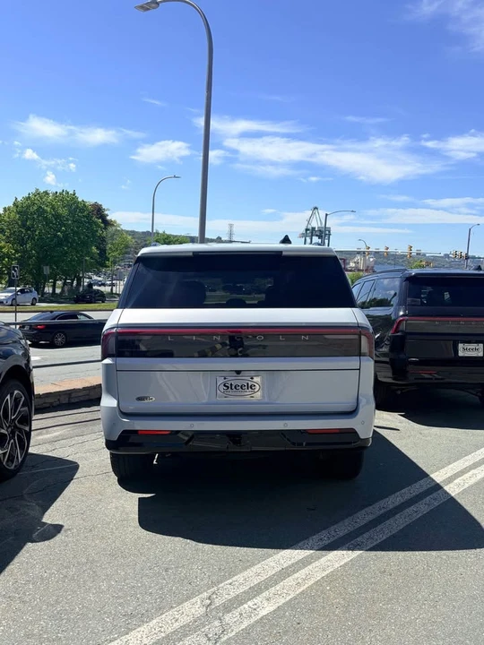 2025 Lincoln Navigator 4th Gen - Image 3 of 10