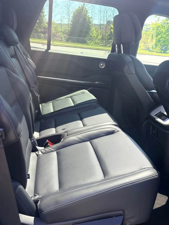 2025 Lincoln Navigator 4th Gen - Image 8 of 10