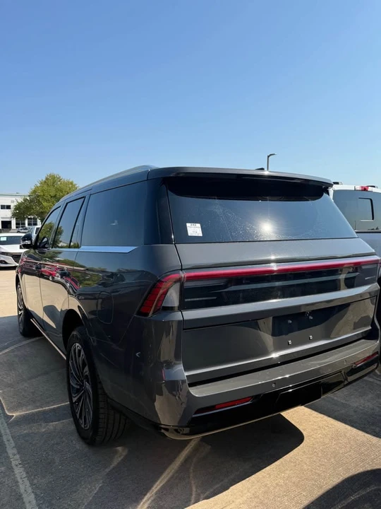 2025 Lincoln Navigator 4th Gen - Image 5 of 9