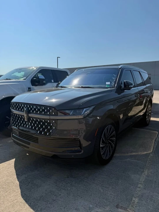 2025 Lincoln Navigator 4th Gen - Image 2 of 9