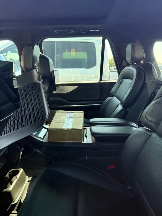 2025 Lincoln Navigator 4th Gen - Image 8 of 9