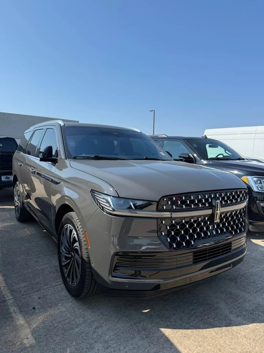 2025 Lincoln Navigator 4th Gen - Image 3 of 9