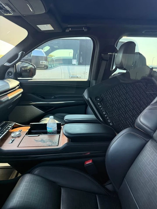 2025 Lincoln Navigator 4th Gen - Image 7 of 9