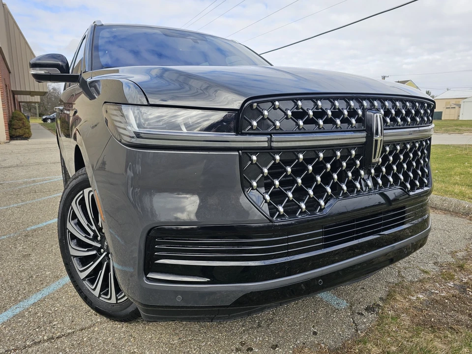 2025 Lincoln Navigator 4th Gen - Image 3 of 21