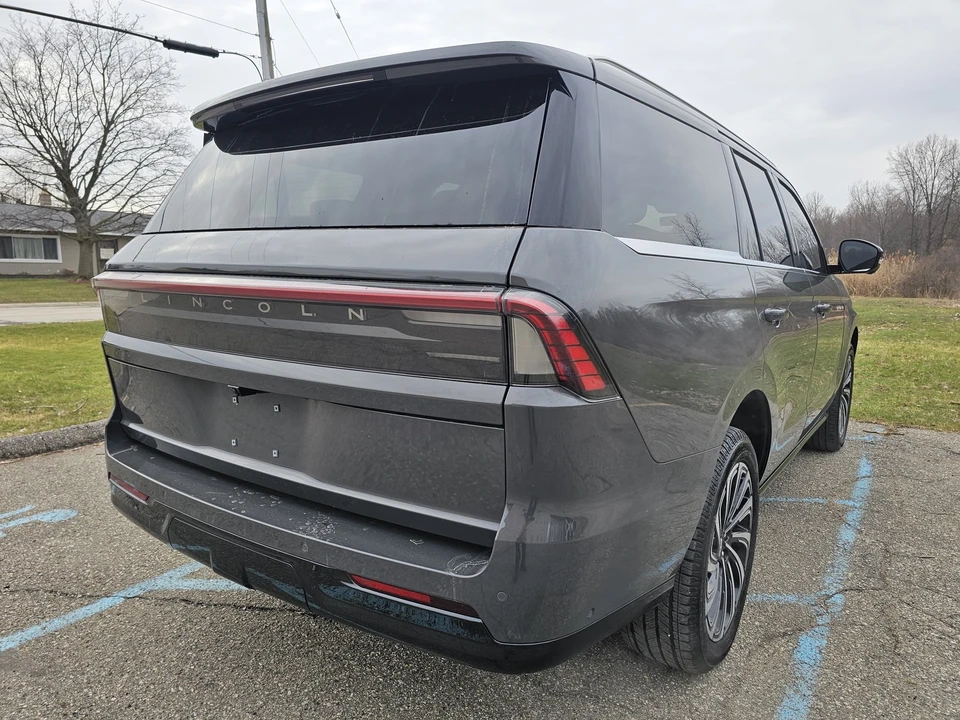2025 Lincoln Navigator 4th Gen - Image 21 of 21