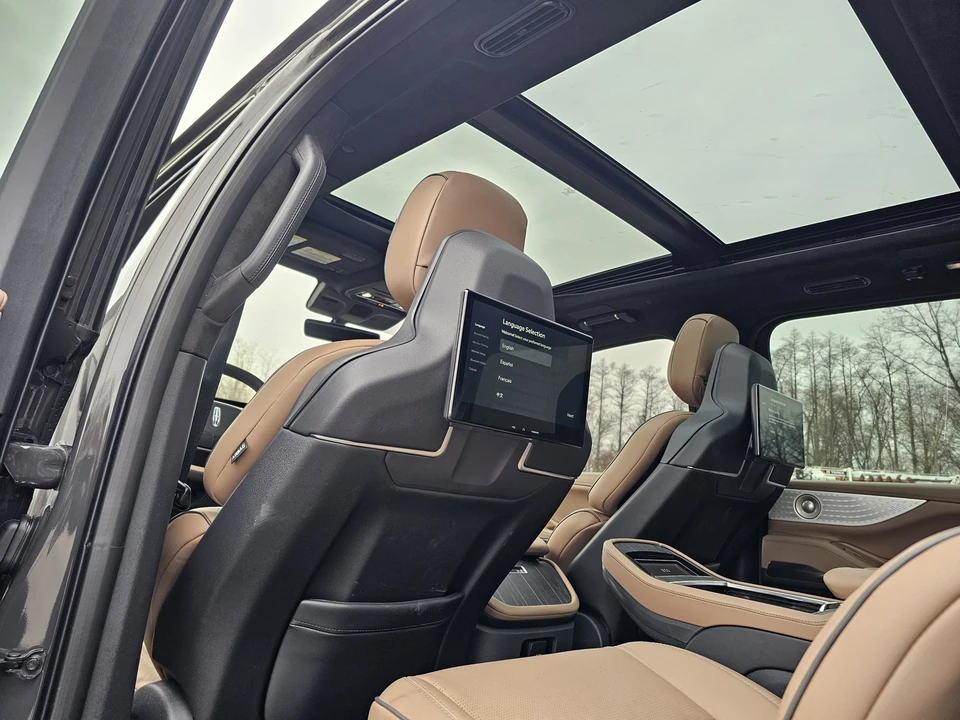 2025 Lincoln Navigator 4th Gen - Image 7 of 21