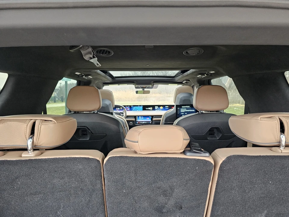 2025 Lincoln Navigator 4th Gen - Image 15 of 21